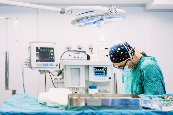 surgeon-operating-in-the-hospital-.jpg